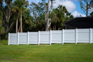 Can Vinyl Fencing Withstand Wind?