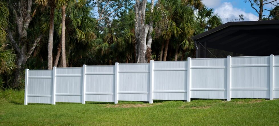 Can Vinyl Fencing Withstand Wind?