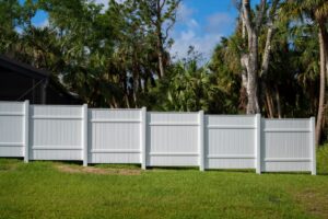 Does Vinyl Fence Scratch Easily?