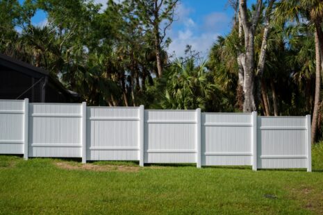 Does Vinyl Fence Scratch Easily?