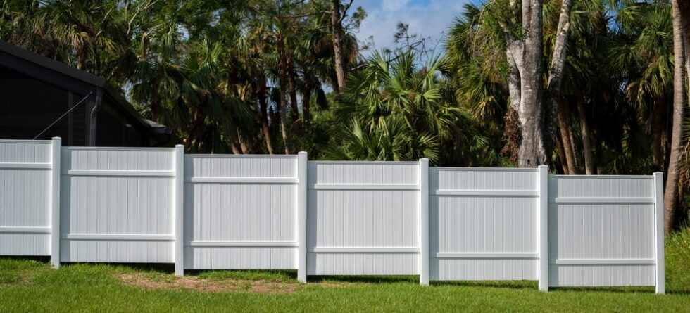 Does Vinyl Fence Scratch Easily?