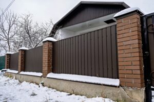 Does Vinyl Fencing Crack In Winter?