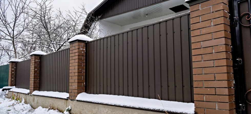 Does Vinyl Fencing Crack In Winter?