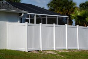 Does Vinyl Fencing Get Hot?