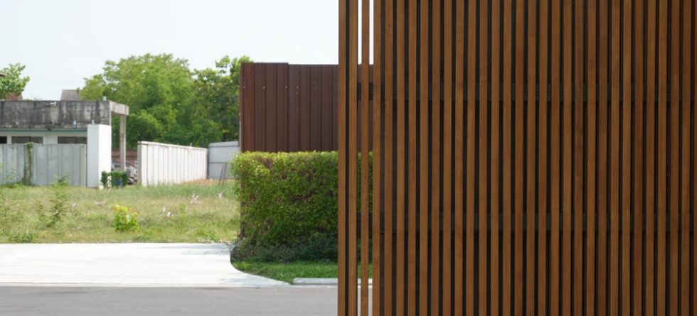 What Are The Pros Cons Of Wood Fence Vs Vinyl?