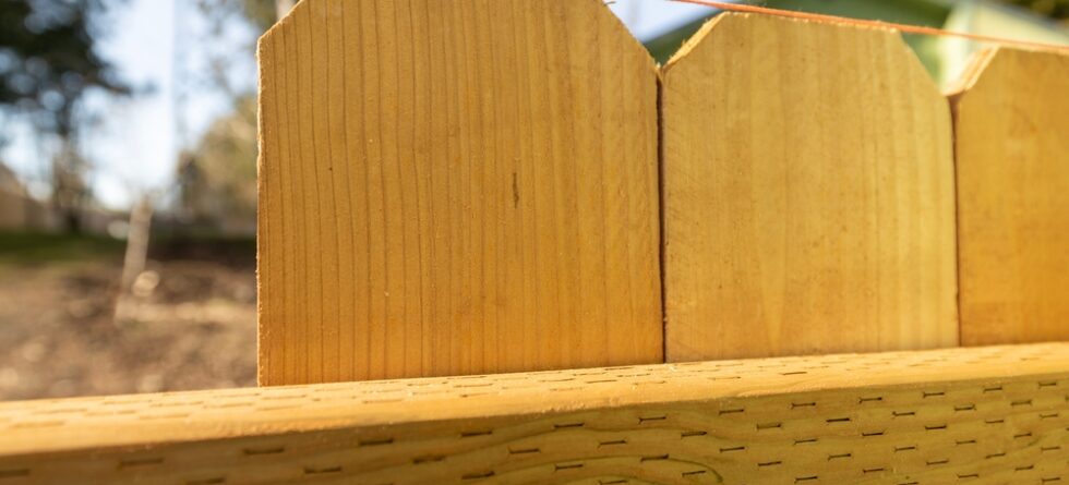 What Lasts Longer Cedar Or Vinyl Fence?