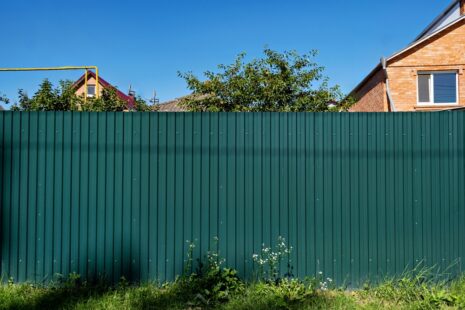 Do Vinyl Fences Warp In The Sun?