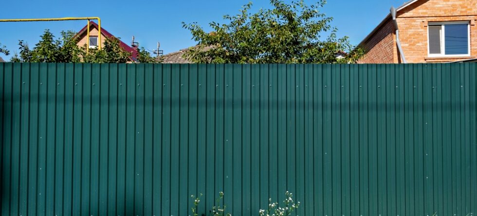Do Vinyl Fences Warp In The Sun?