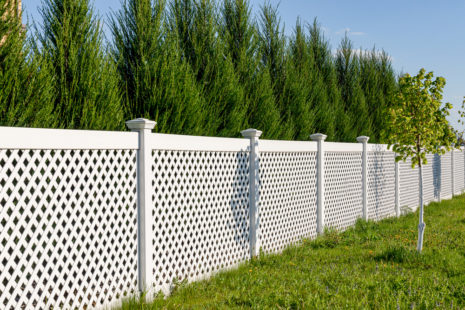 Does Vinyl Fence Sway In Wind