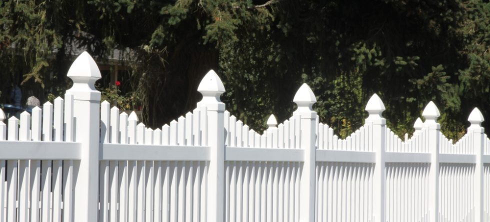 Does White Vinyl Fencing Turn Yellow?