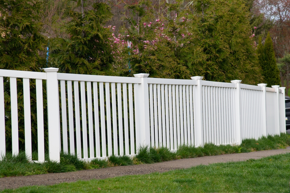 Can You Seal A Vinyl Fence?