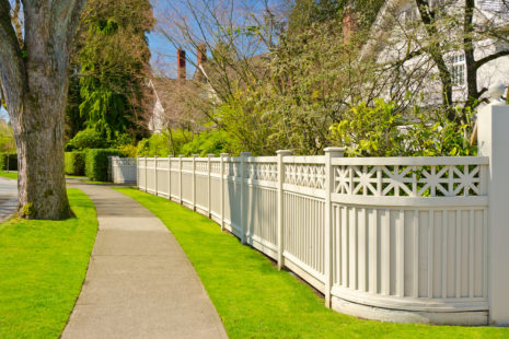 Why Does Vinyl Fence Turn Yellow?