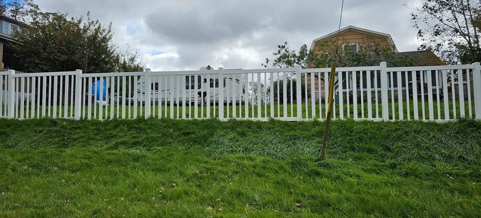 Will Grass Stain White Vinyl Fence?