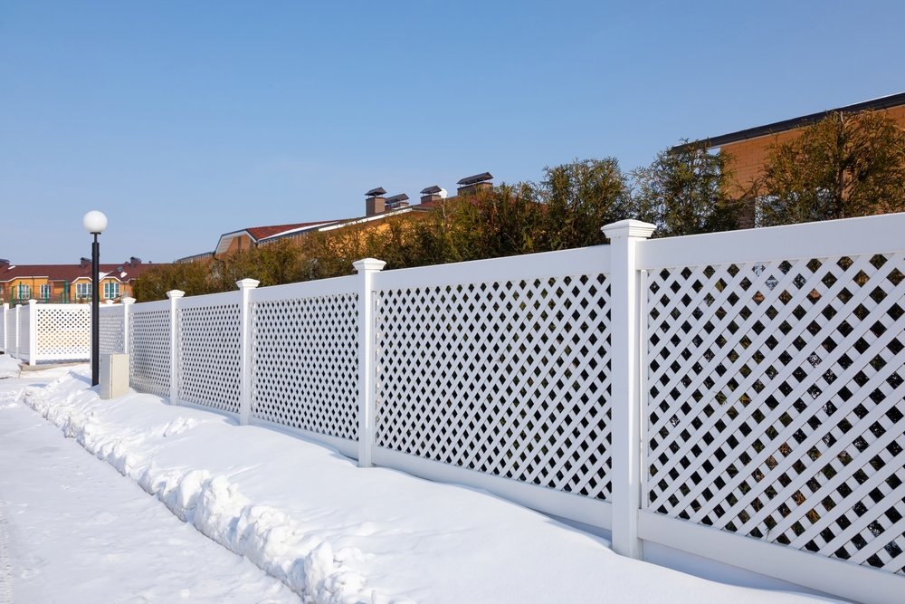 Is Vinyl Fence Good In Snow?