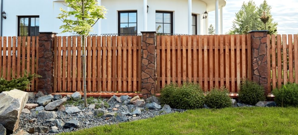 What's More Expensive Vinyl Or Wood Fence?